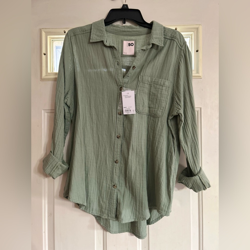 Women’s long sleeve green button down shirt. Size L large. NWT.